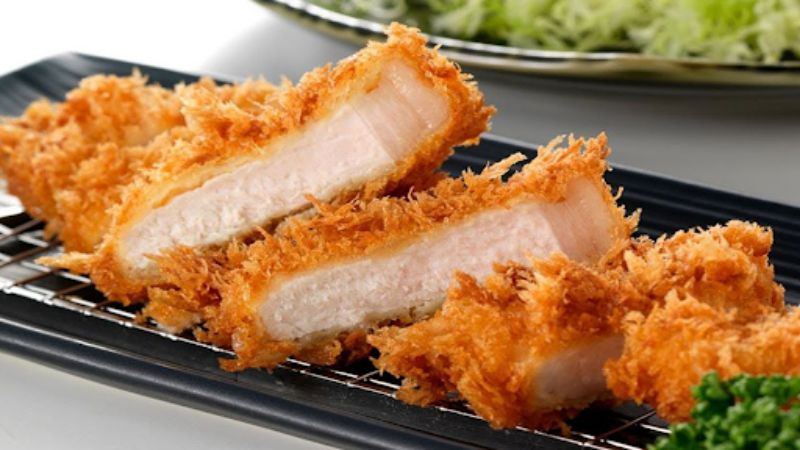 Thịt lợn chiên xù món ăn nổi tiếng của Nhật Bản