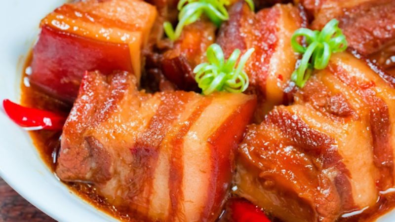Thịt lợn kho tàu món ăn quen thuộc với các gia đình Việt Nam 