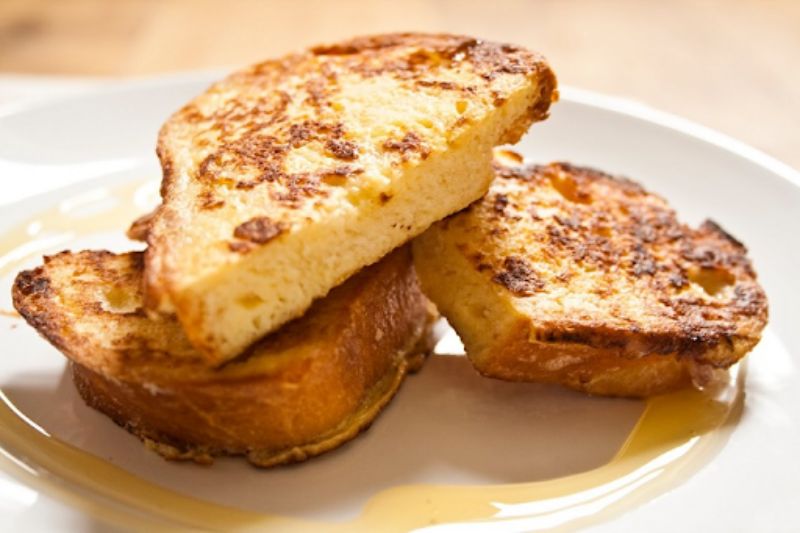 Bánh mì nướng bơ với sốt Marmite Anh