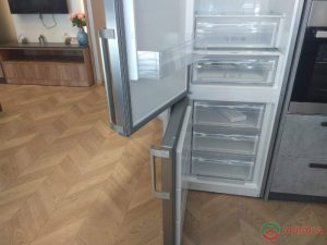 Tủ lạnh đơn H-BF324 thiết kế gam màu tối sang trọng và nổi bật