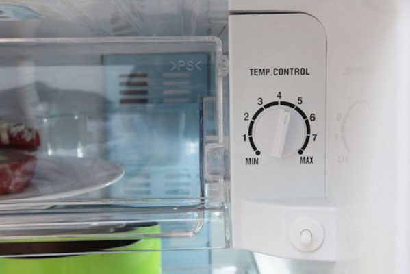 Nút điều chỉnh nhiệt độ tủ lạnh chưa đúng