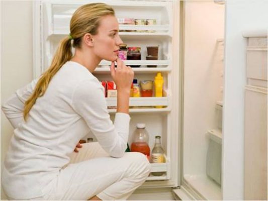 Tại sao tủ lạnh không mát ngăn dưới? Cách khắc phục ra sao? 