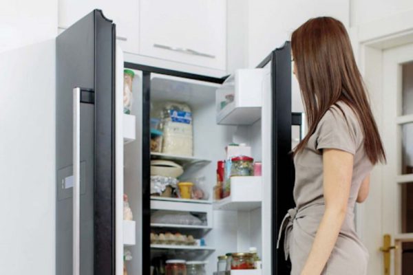 Không đặt tủ lạnh ở nơi ẩm ướt hoặc nơi thiết bị có thể tiếp xúc với nước